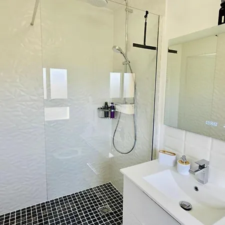Hébergement de vacances Beautiful In With Sea Views *